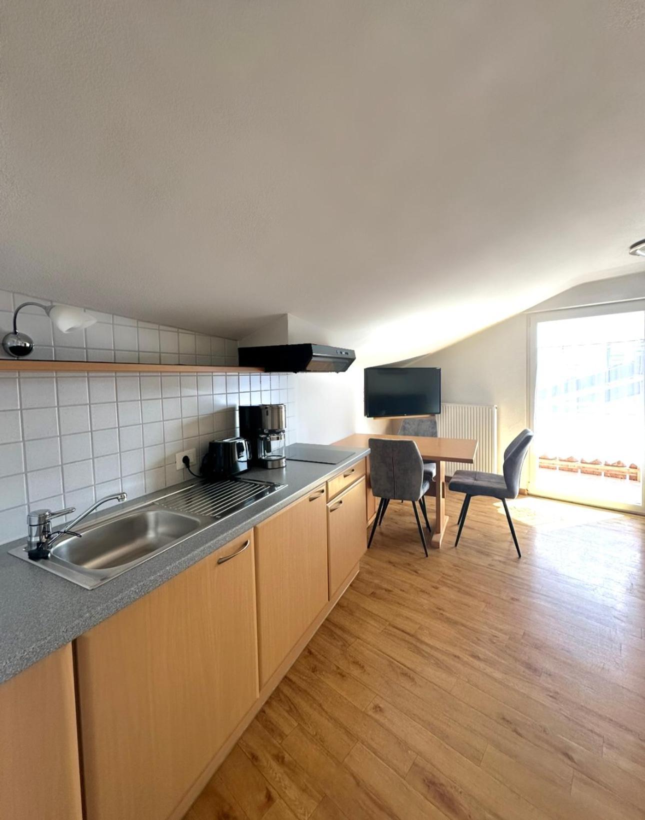 Garni Hotel Dorothea Tirolo Bagian luar foto