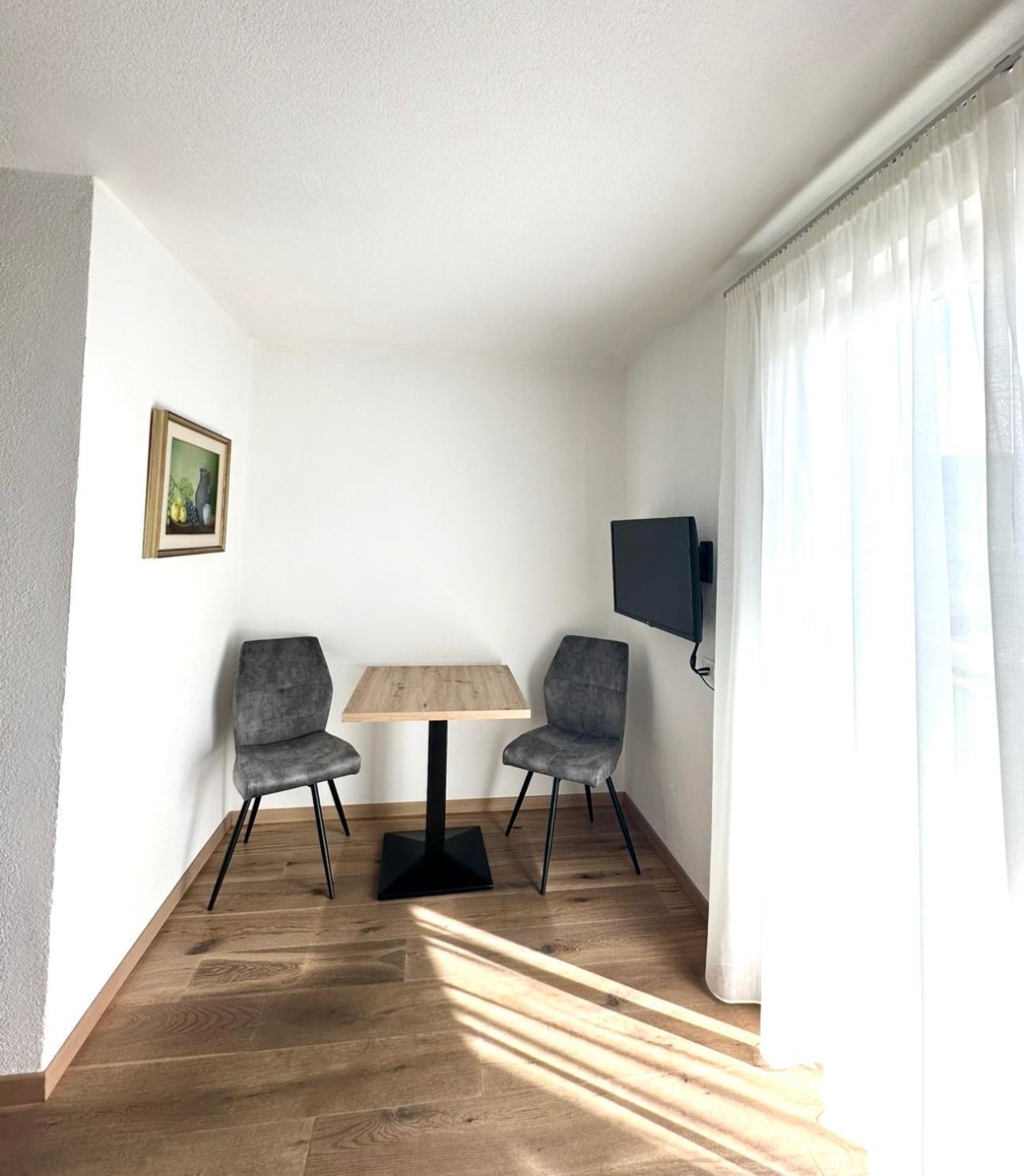 Garni Hotel Dorothea Tirolo Bagian luar foto